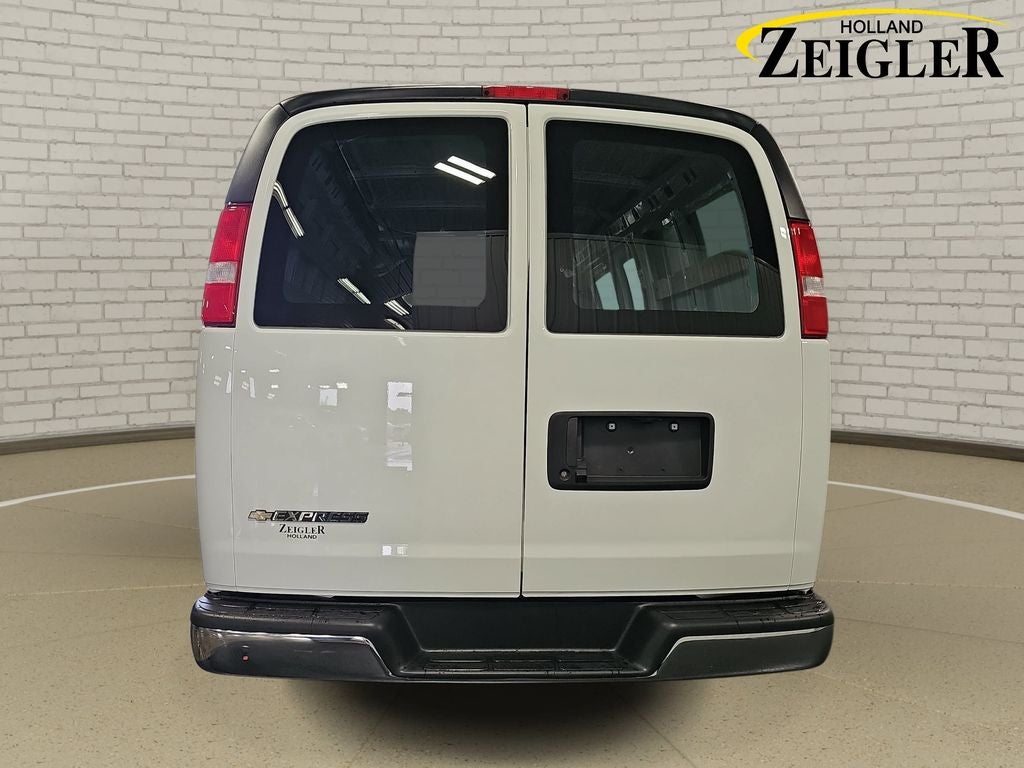 2025 Chevrolet Express 2500 Work Van Cargo