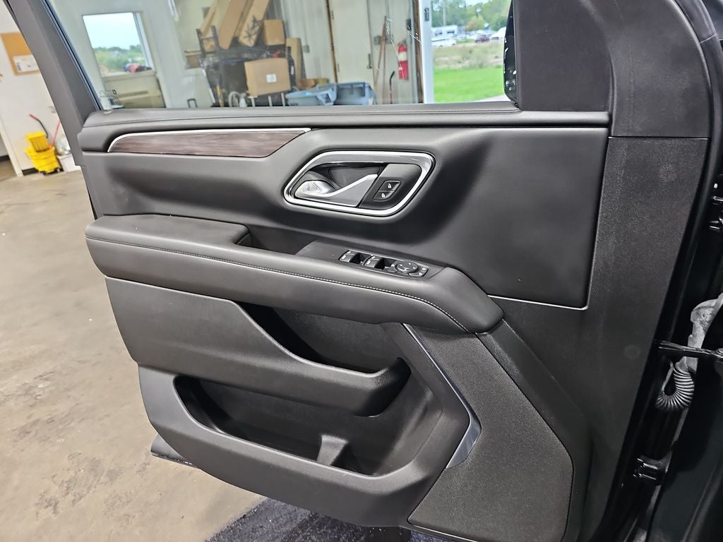 2023 Chevrolet Suburban LS