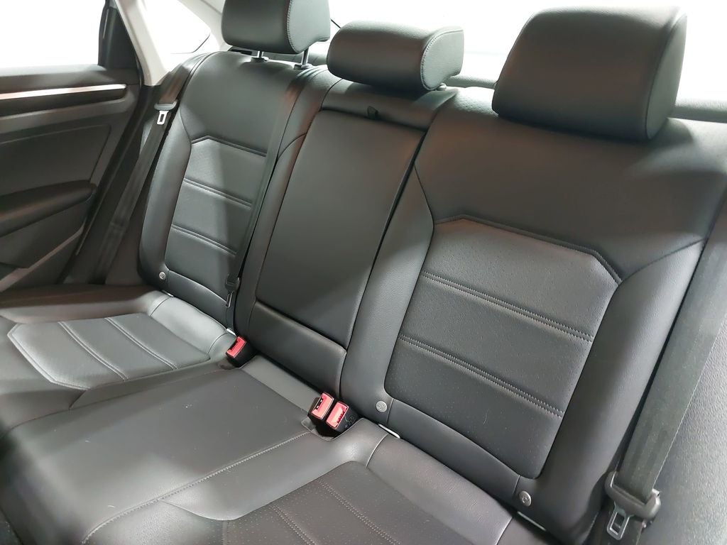 2019 Volkswagen Passat 2.0T SE R-Line