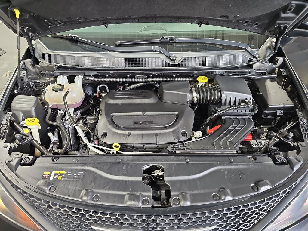 2023 Chrysler Voyager LX