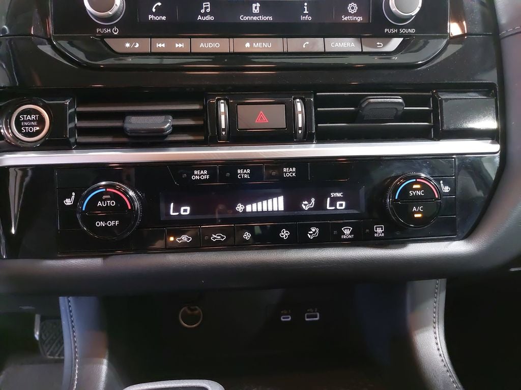 2024 Nissan Pathfinder SV