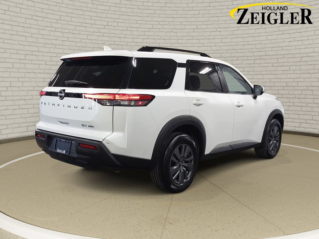 2024 Nissan Pathfinder SV