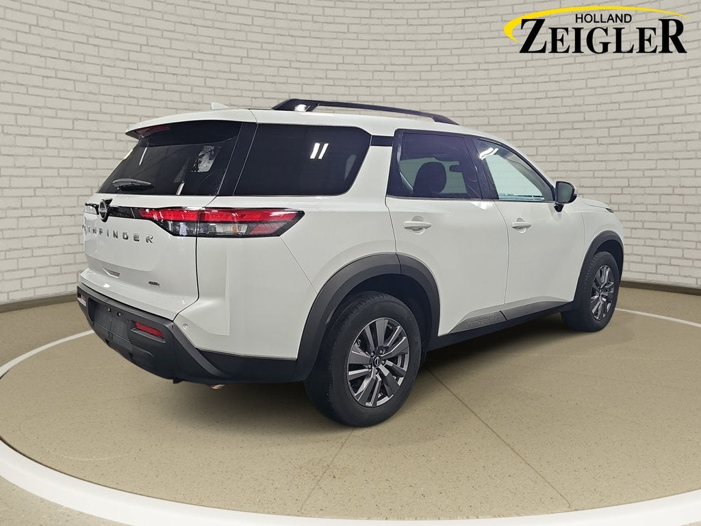 2025 Nissan Pathfinder SV