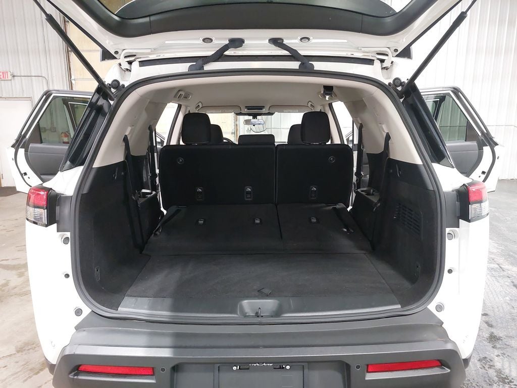 2023 Nissan Pathfinder SV