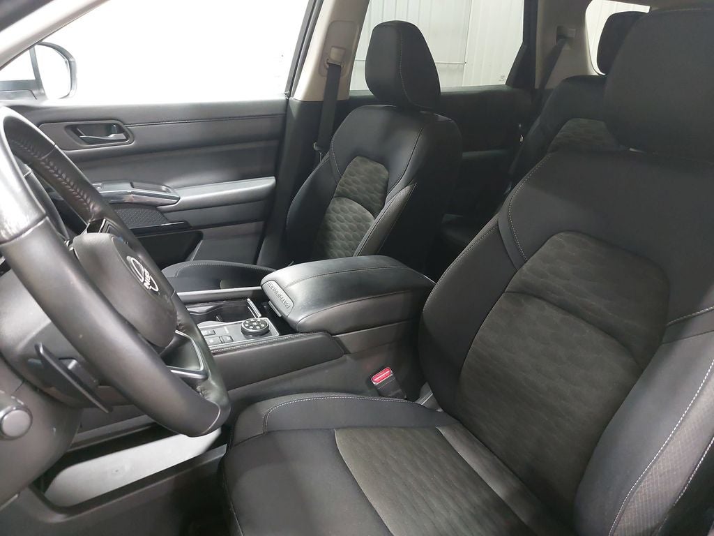 2023 Nissan Pathfinder SV