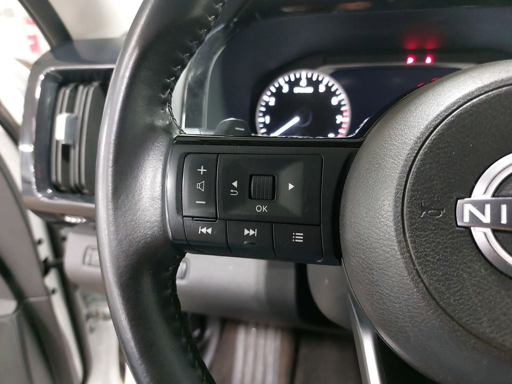 2023 Nissan Pathfinder SV