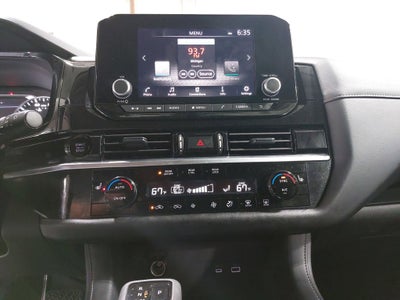 2025 Nissan Pathfinder SV