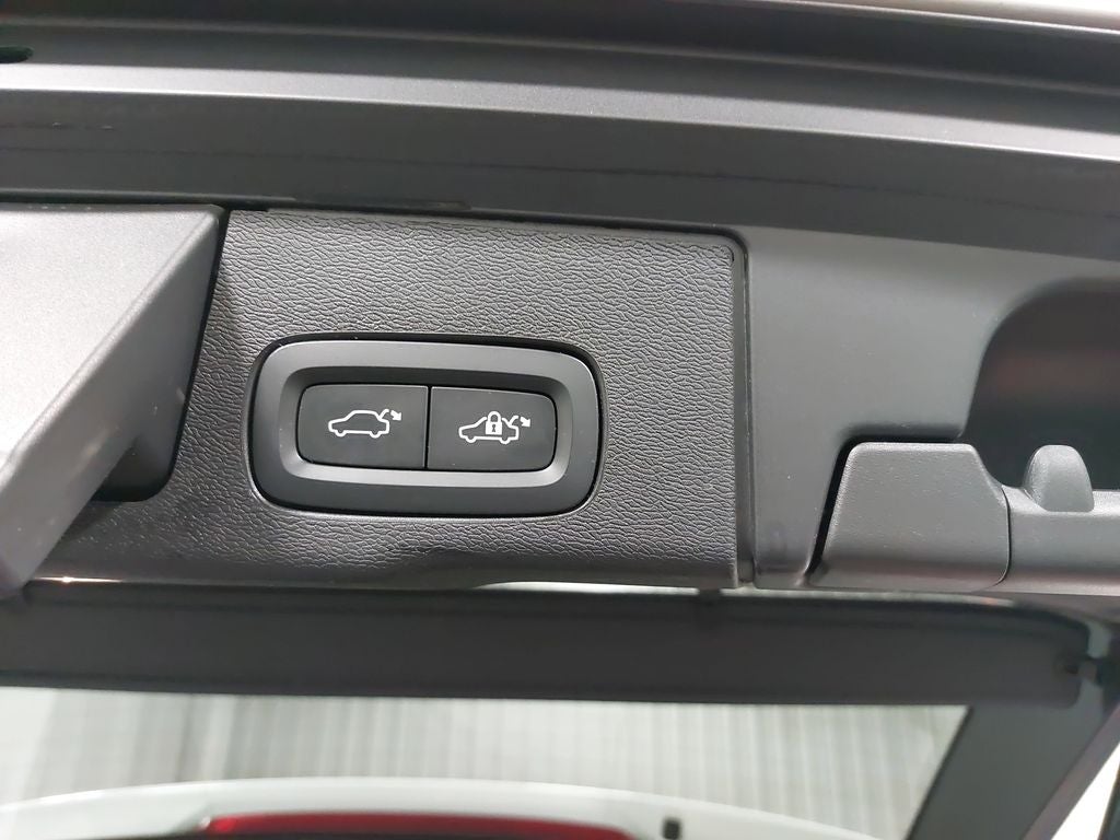 2023 Volvo XC60 B6 Ultimate Bright Theme