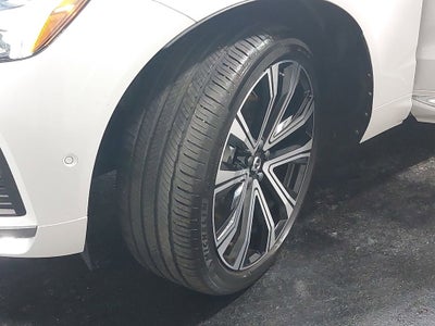 2023 Volvo XC60 B6 Ultimate Bright Theme