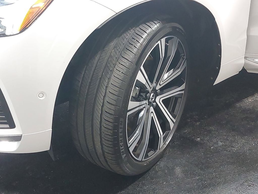 2023 Volvo XC60 B6 Ultimate Bright Theme