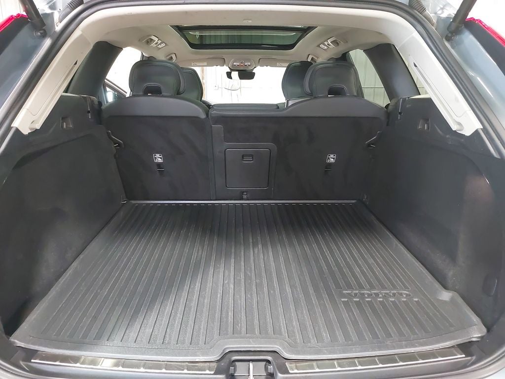 2023 Volvo XC60 B5 Plus Dark Theme