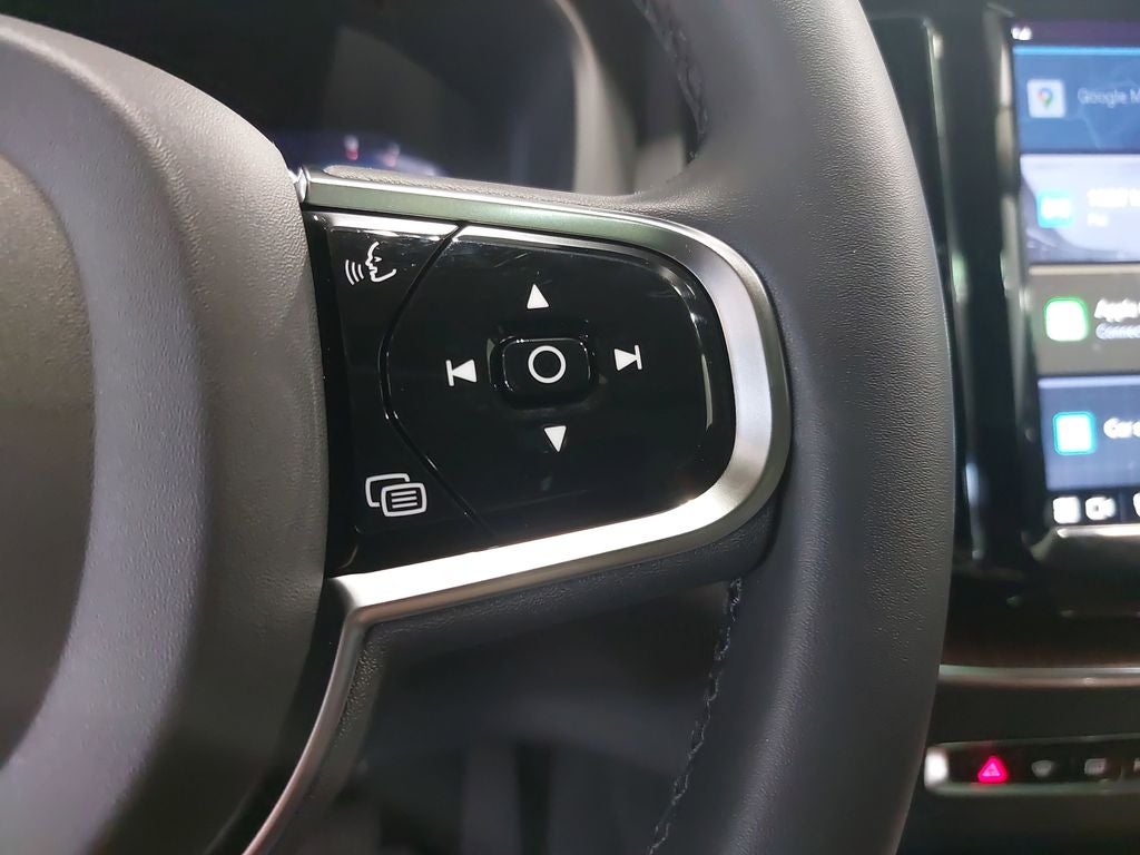2023 Volvo XC60 B5 Plus Dark Theme