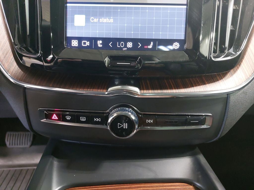 2023 Volvo XC60 B5 Plus Dark Theme