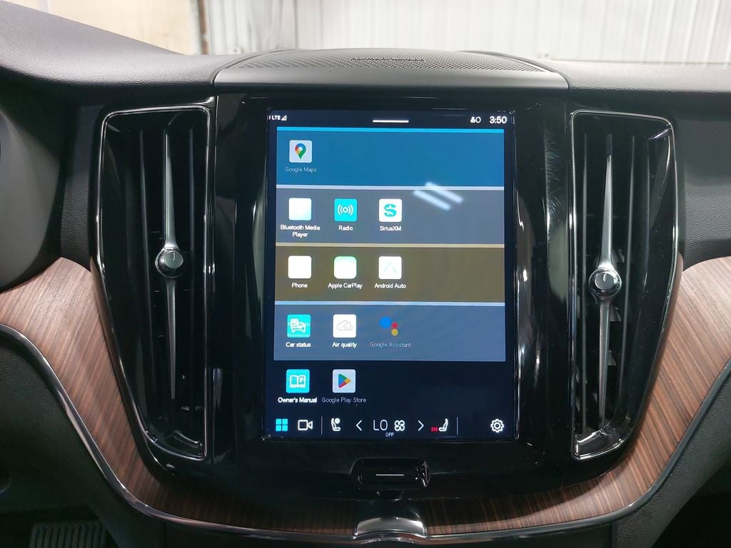 2023 Volvo XC60 B5 Plus Dark Theme