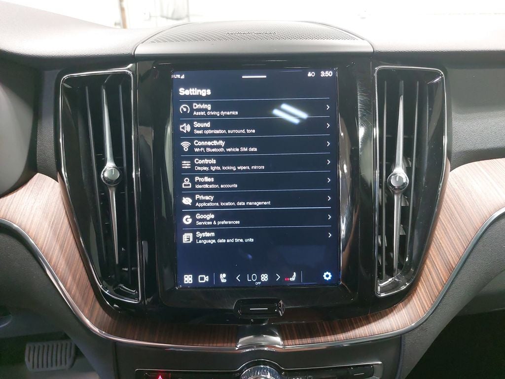 2023 Volvo XC60 B5 Plus Dark Theme