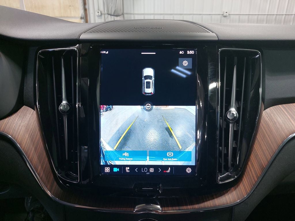 2023 Volvo XC60 B5 Plus Dark Theme