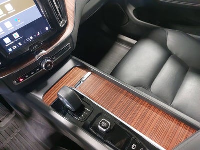 2023 Volvo XC60 B5 Plus Dark Theme