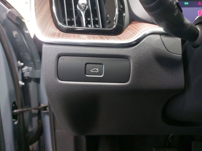 2023 Volvo XC60 B5 Plus Dark Theme