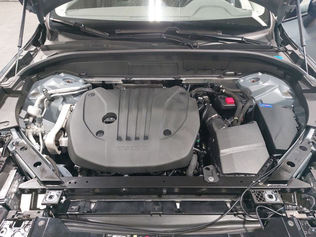 2023 Volvo XC60 B5 Plus Dark Theme
