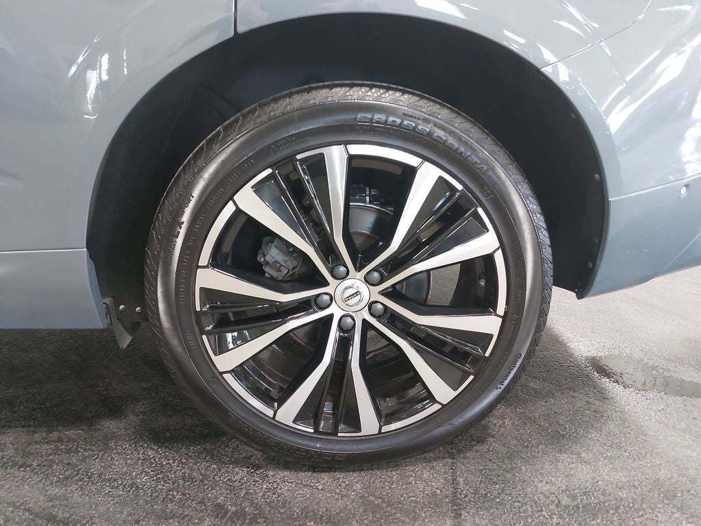 2023 Volvo XC60 B5 Plus Dark Theme