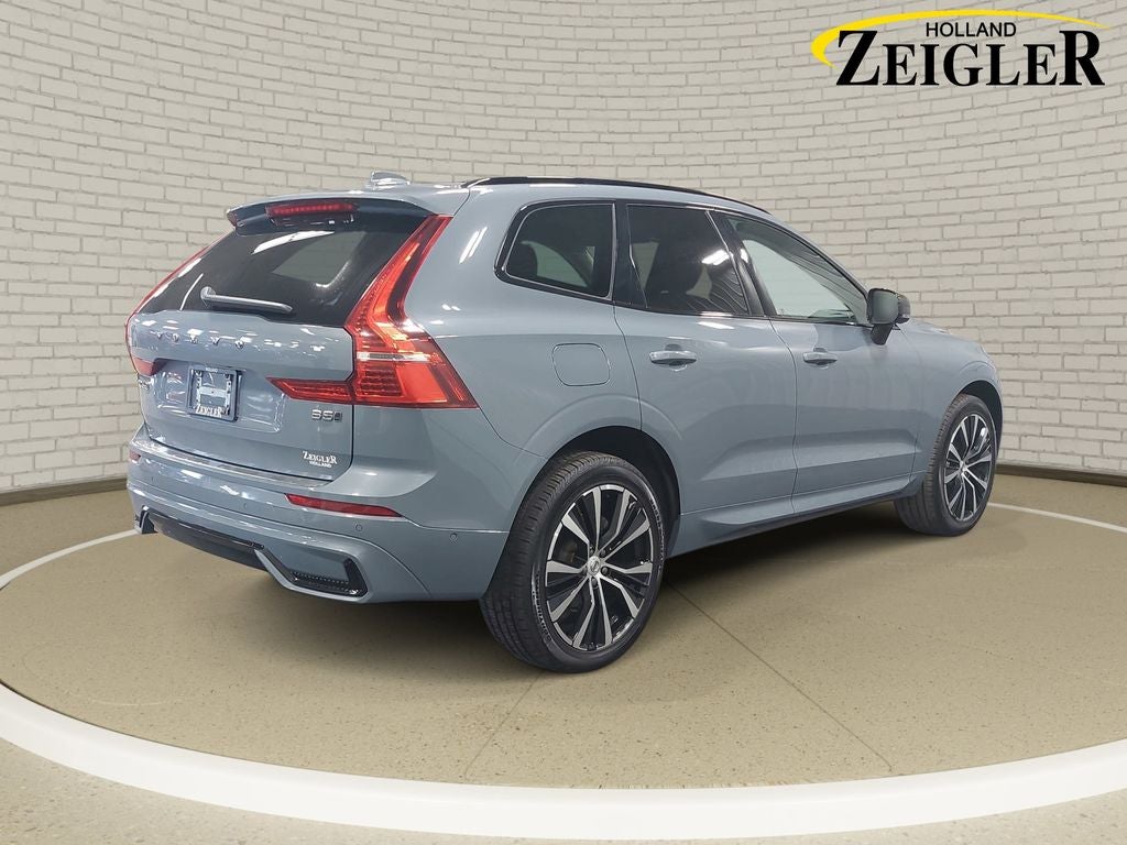 2023 Volvo XC60 B5 Plus Dark Theme
