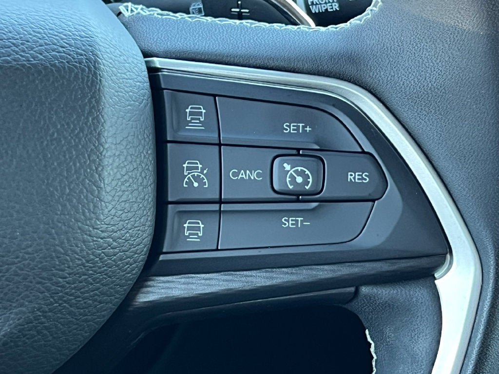 2023 Jeep Grand Cherokee L Laredo