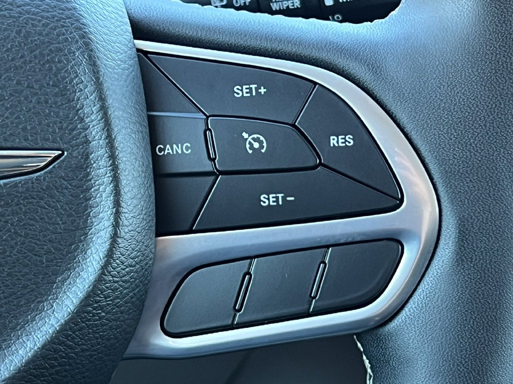 2024 Chrysler Voyager LX