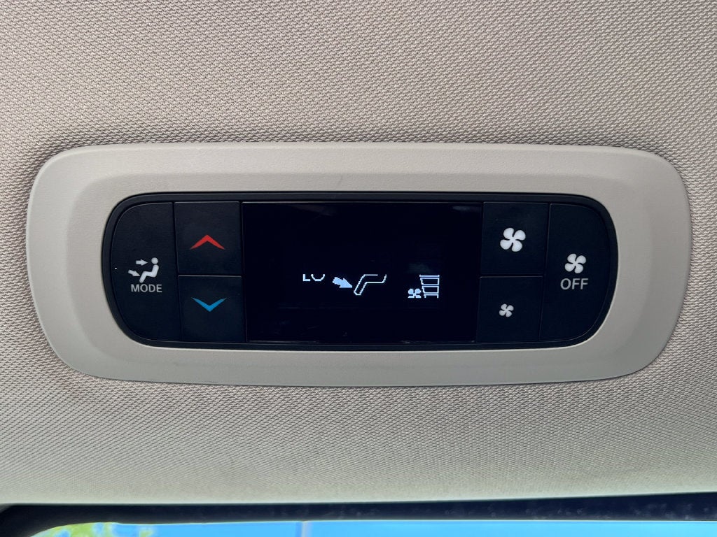 2024 Chrysler Voyager LX