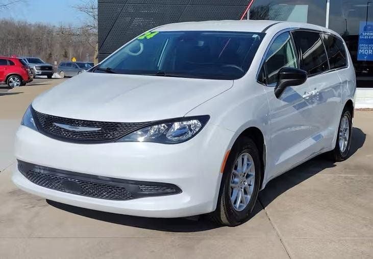 2024 Chrysler Voyager LX
