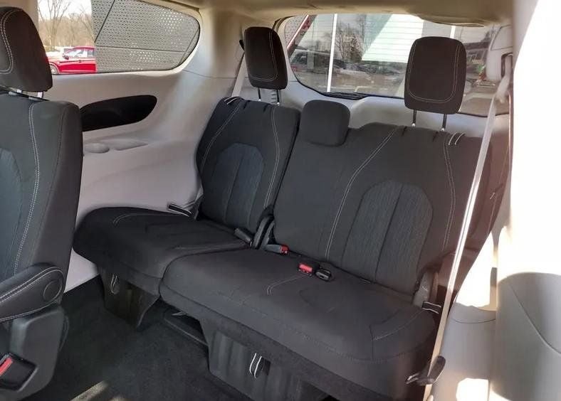 2024 Chrysler Voyager LX