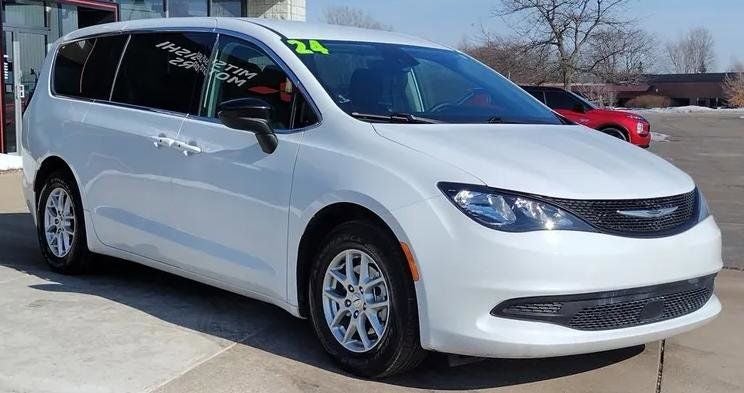 2024 Chrysler Voyager LX