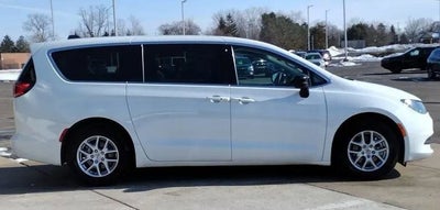 2024 Chrysler Voyager LX