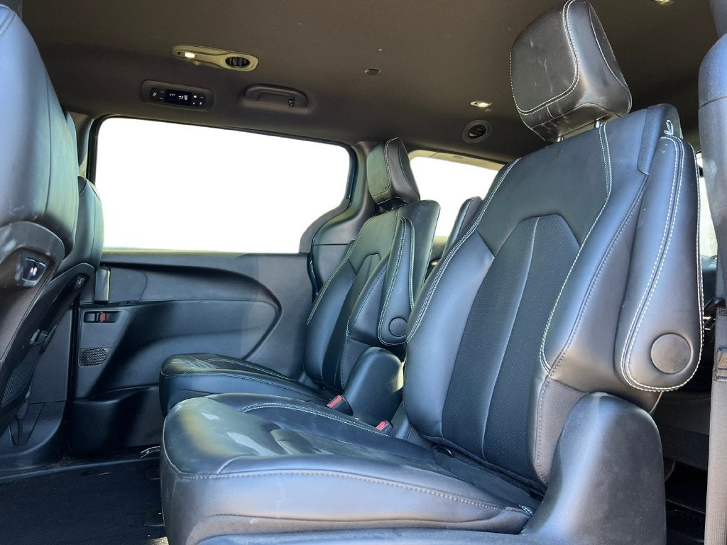 2025 Chrysler Pacifica Hybrid Select
