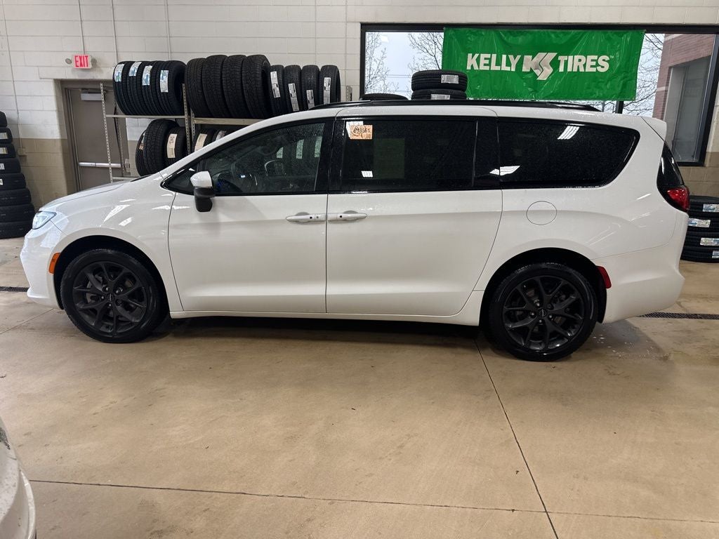 2023 Chrysler Pacifica Touring L AWD