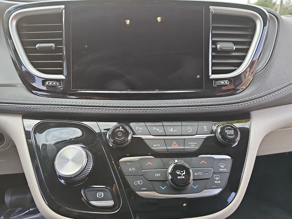 2022 Chrysler Pacifica Touring L AWD