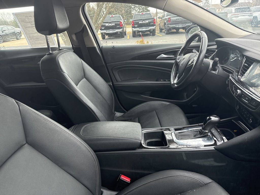 2019 Buick Regal TourX Essence