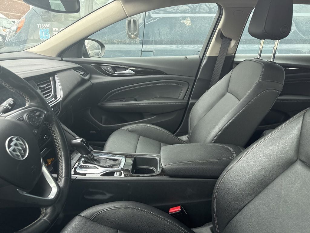 2019 Buick Regal TourX Essence