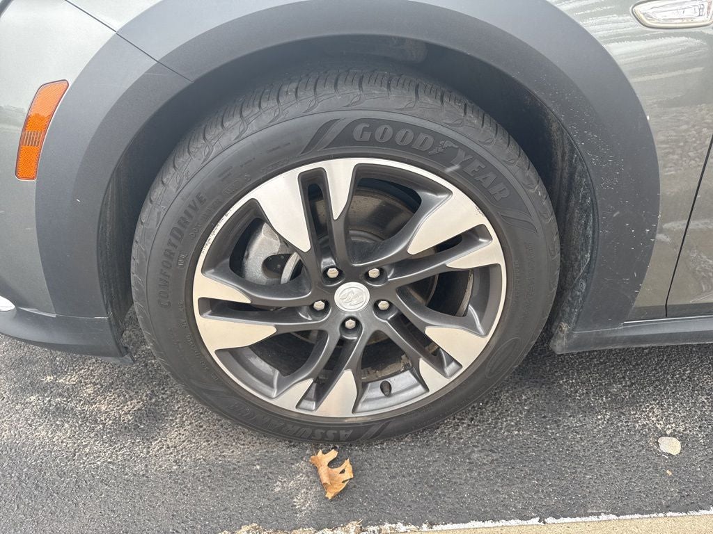 2019 Buick Regal TourX Essence