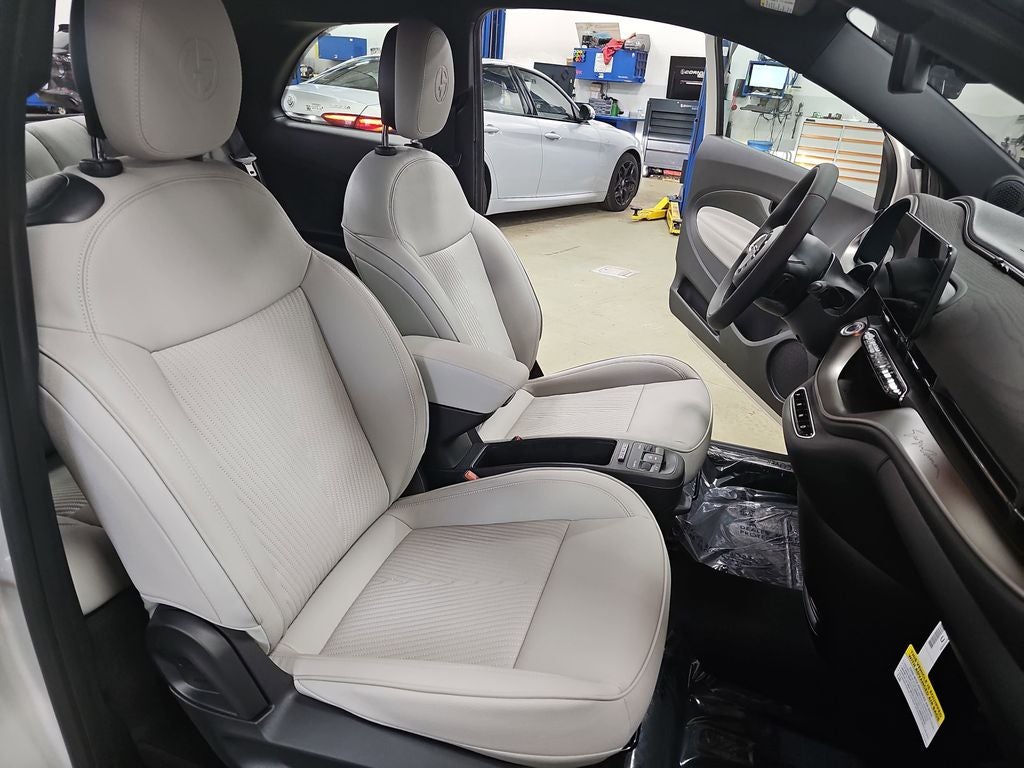 2025 FIAT 500e Battery Electric