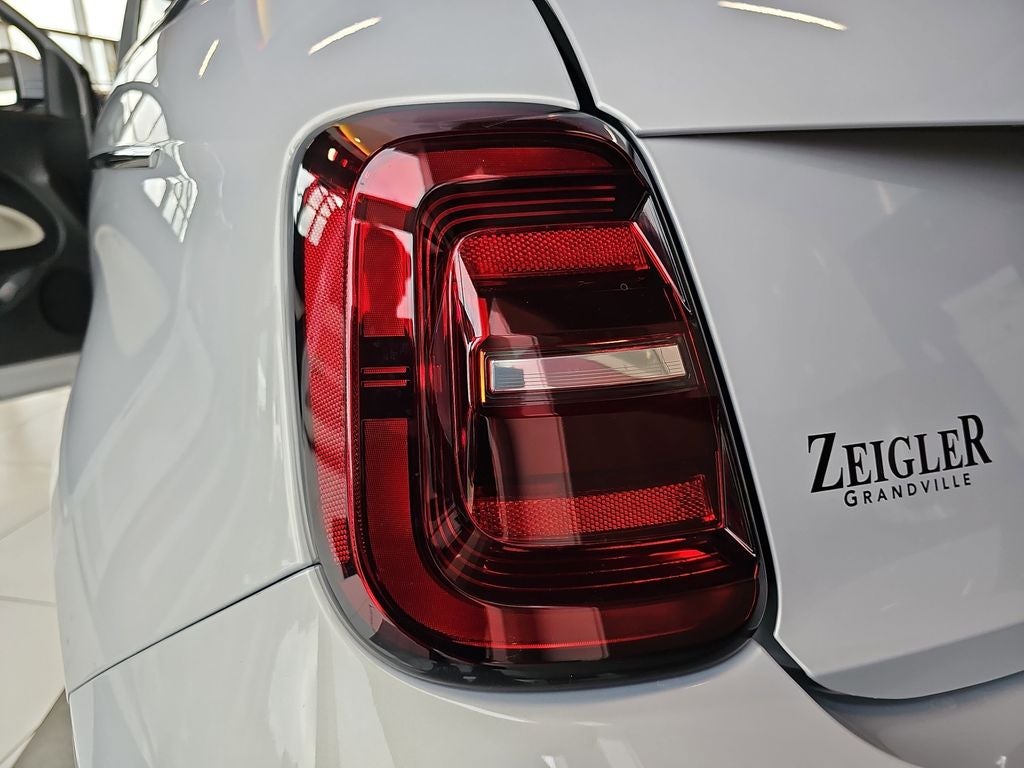 2025 FIAT 500e Battery Electric Icona