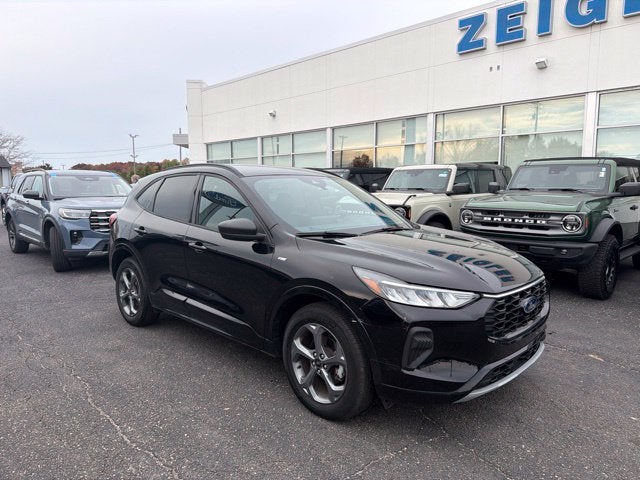 2023 Ford Escape ST-Line LOW MILES