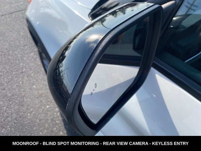 2023 Ford Explorer XLT MOONROOF