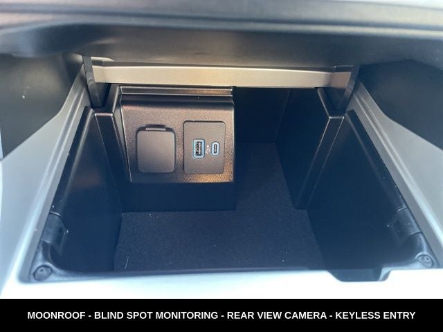 2023 Ford Explorer XLT MOONROOF