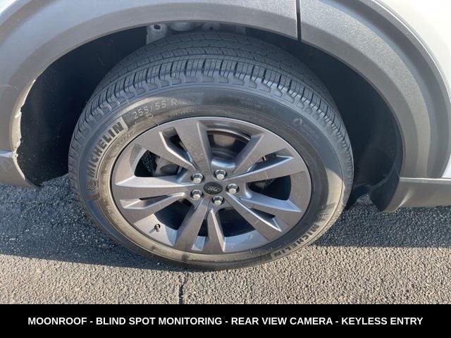 2023 Ford Explorer XLT MOONROOF