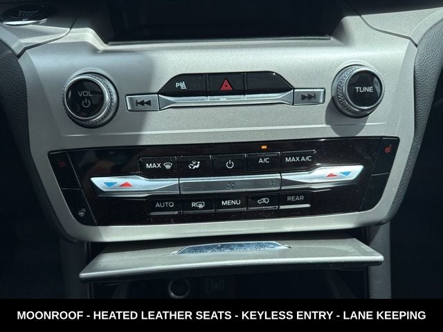 2024 Ford Explorer XLT PANORAMIC ROOF