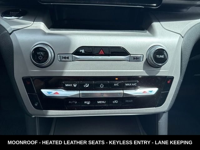2024 Ford Explorer XLT PANORAMIC ROOF