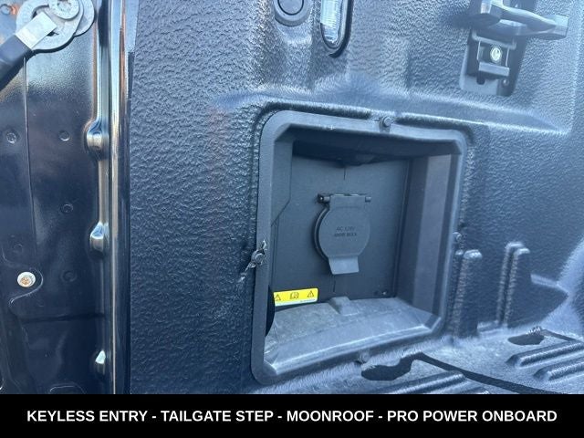 2024 Ford F-150 XLT TWIN PANEL MOONROOF