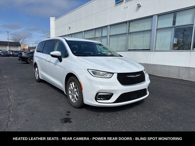 2023 Chrysler Pacifica Touring L HEATED SEATS & STEERING WHEEL