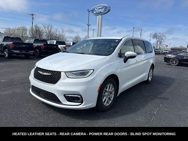 2023 Chrysler Pacifica Touring L HEATED SEATS & STEERING WHEEL