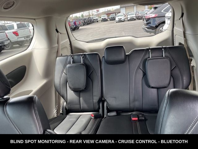 2023 Chrysler Pacifica Touring L HEATED SEATS & STEERING WHEEL